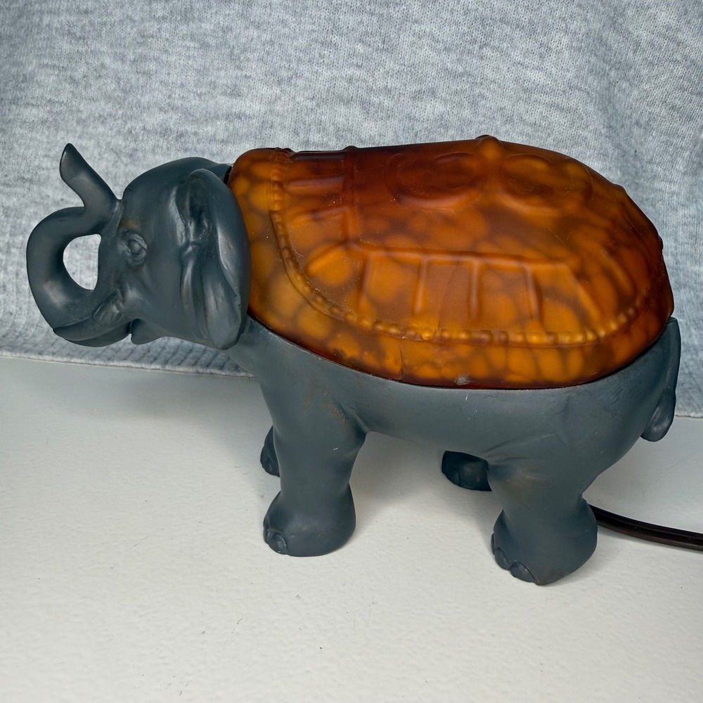 VTG Elephant Accent Lamp Grey Amber Slag Glass Trunk Up Cheyenne Night Light - Picture 11 of 12